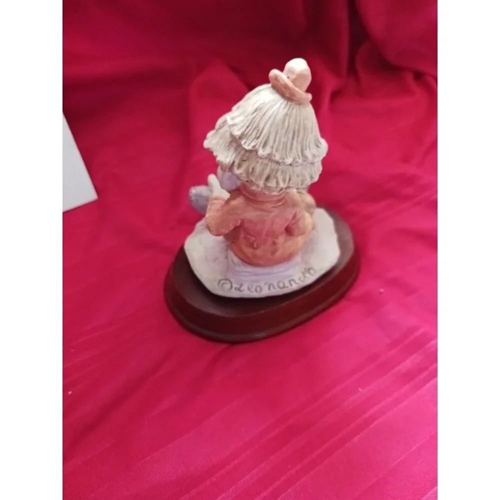 Leonardo Vtg  Clown Figurine With A Breakfast Plate On Wooden Base